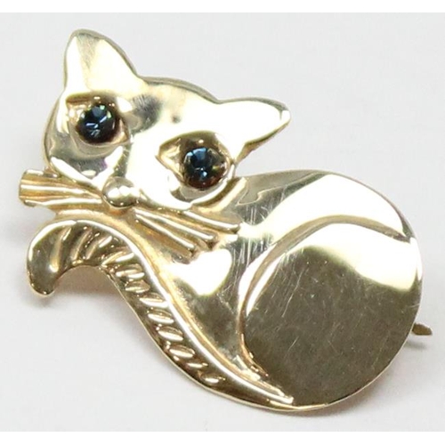 1148 - A vintage 9ct gold cat brooch with stone eyes, unmarked but XRF confirmed, approx 22mm wide, approx ... 