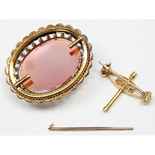 1152 - A superb quality hardstone cameo brooch mounted with pearls and diamonds in 18ct yellow gold, indist... 