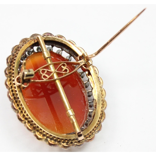 1152 - A superb quality hardstone cameo brooch mounted with pearls and diamonds in 18ct yellow gold, indist... 