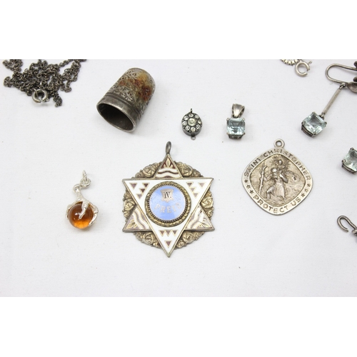 1158 - Qty of assorted silver jewellery and other odds to inc an unusual 830 silver watch strap with expand... 