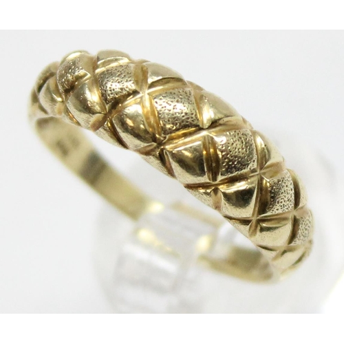 1169 - A vintage 14ct gold Italian made keeper ring with woven design, marked and XRF confirmed, approx siz... 