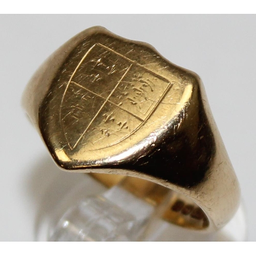 1173 - A vintage 9ct gold shield shaped signet ring, marked for Birmingham 1994 and XRF confirmed, approx s... 