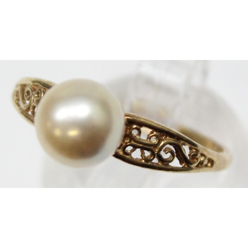 1176 - A retro style pearl cocktail ring with filigree shoulders, marked and XRF confirmed, approx size Q, ... 