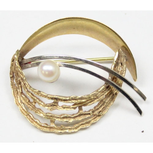 1120S - A retro 8ct (.333) yellow and white gold pearl set brooch, likely German in origin, marked 333 and X... 