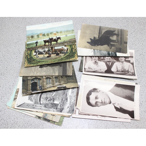 578 - Qty of antique and later postcards, some WWI period