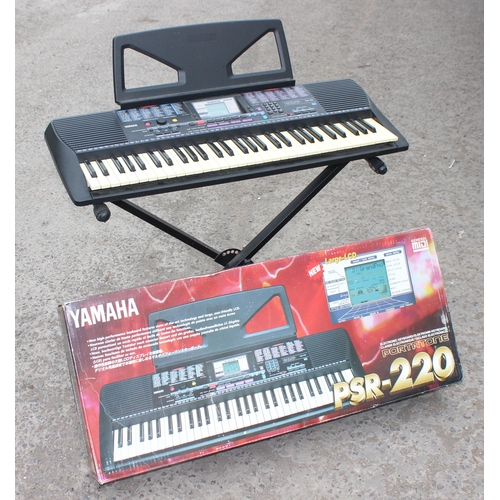 602 - Yamaha PSR-220 keyboard with stand, with original box