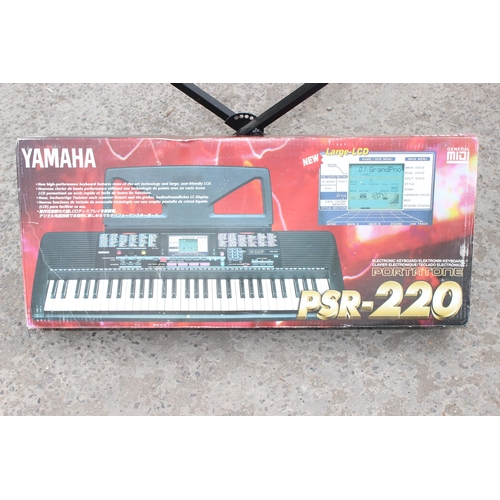 602 - Yamaha PSR-220 keyboard with stand, with original box