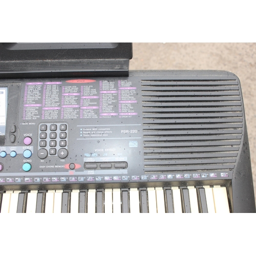 602 - Yamaha PSR-220 keyboard with stand, with original box