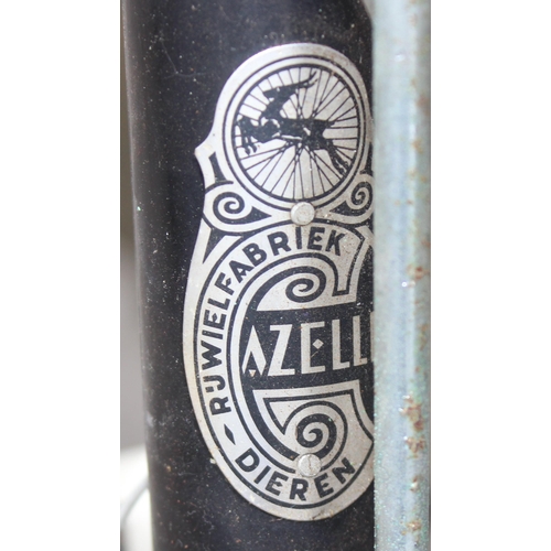 702 - A vintage Dutch Gazelle Sport C bicycle