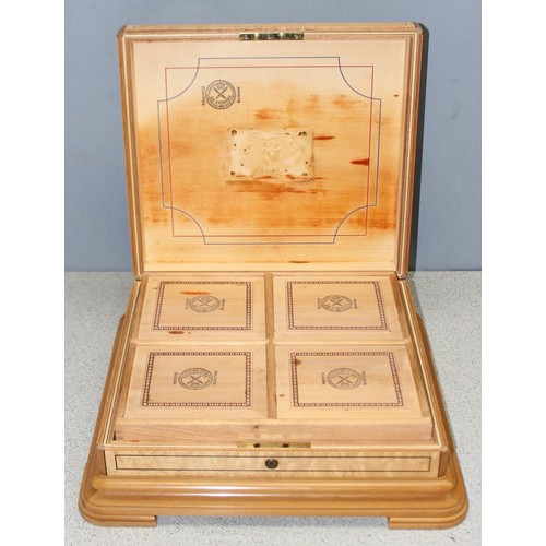 271 - A vintage highly decorative wooden cigar humidor, marked Flor Fina La Corona Habana, with 4 interior... 