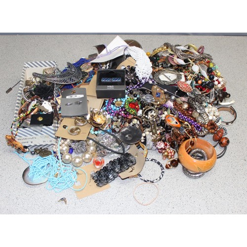 1105 - Qty of assorted mixed costume jewellery, approx 7.4kg gross