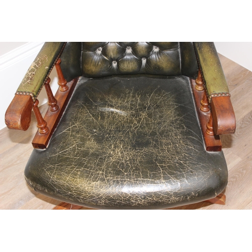 65 - A vintage green leather Chesterfield button backed desk chair with wooden base, approx 61cm wide x 6... 