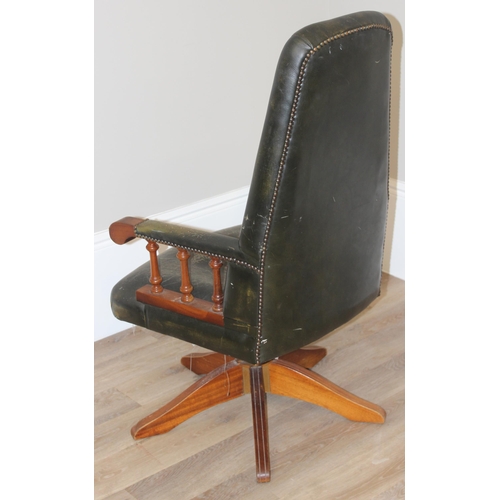 65 - A vintage green leather Chesterfield button backed desk chair with wooden base, approx 61cm wide x 6... 