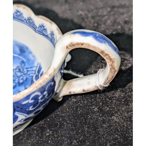 1765 - An antique Chinese blue and white gravy boat of ribbed form, likely 19th century, approx 20cm long