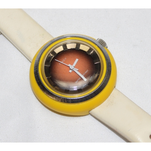 1311 - 2 watches to incl a retro Timex wrist watch with yellow plastic and stainless steel case and cream v... 