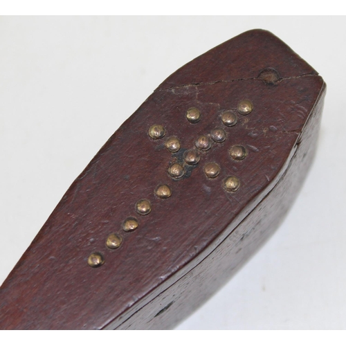 1413 - A rare WW2 period treen, small, coffin shaped snuff box with the cross of Loraine embedded with smal... 