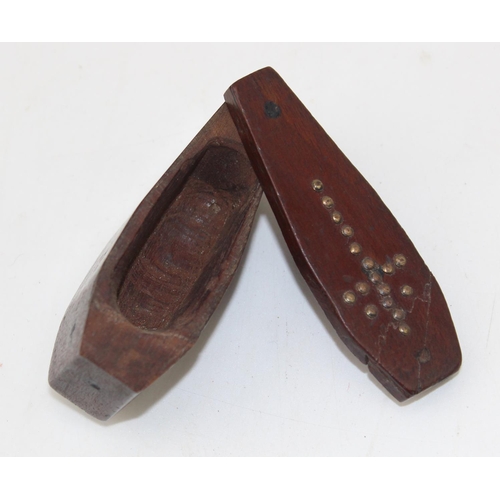 1413 - A rare WW2 period treen, small, coffin shaped snuff box with the cross of Loraine embedded with smal... 