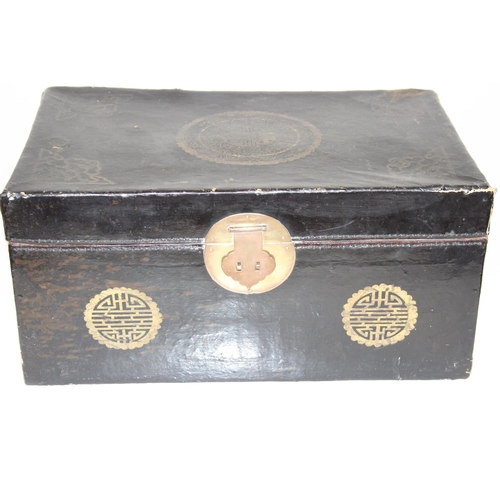 318 - Lacquered lidded-trunk with handles of Oriental design, approx 58cm x 35cm x 29cm