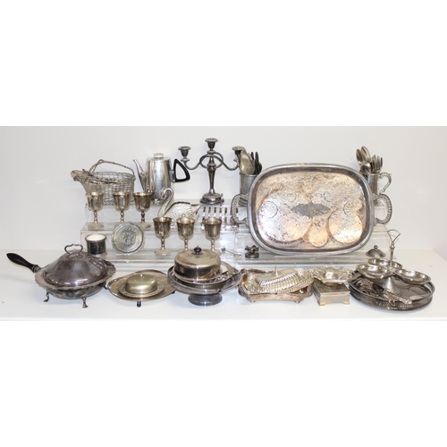 1006 - Large qty of silver-plated and other metalware items to incl cutlery, candelabra, tankards etc 18kg