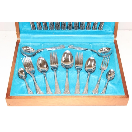 1010 - A vintage Viners canteen of cutlery in wooden box, King's pattern