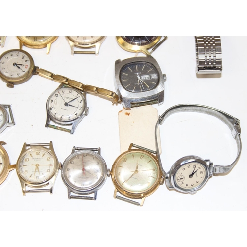 1306 - A huge qty of assorted vintage watches to inc Smiths, Sekonda etc