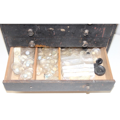 1307 - Vintage watchmakers' 6-drawer chest with contents to incl watch glass crystals and a huge qty of wat... 