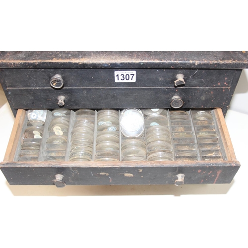 1307 - Vintage watchmakers' 6-drawer chest with contents to incl watch glass crystals and a huge qty of wat... 