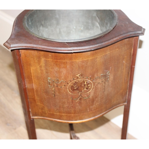 149 - An Edwardian Sheraton Revival mahogany jardinière stand with metal liner, approx 42cm wide x 96cm ta... 