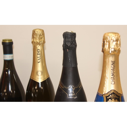 1526 - 7 bottles or assorted sparkling wine to incl Champagne and Prosecco