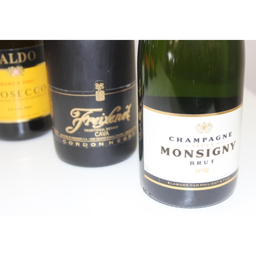 1526 - 7 bottles or assorted sparkling wine to incl Champagne and Prosecco