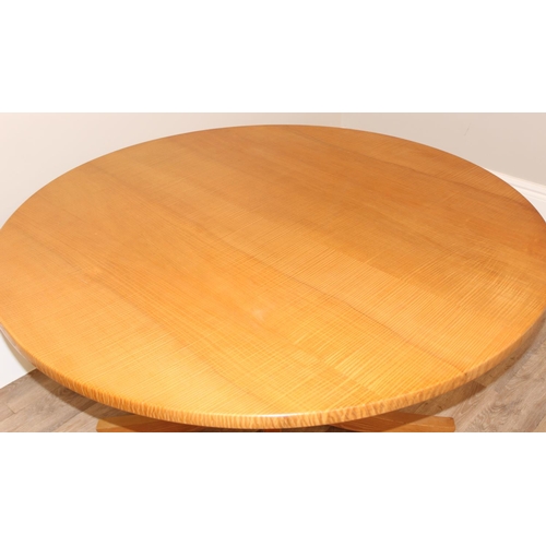 154 - A superb quality modern hardwood circular dining table on splayed feet, unknown wood, possibly ash, ... 