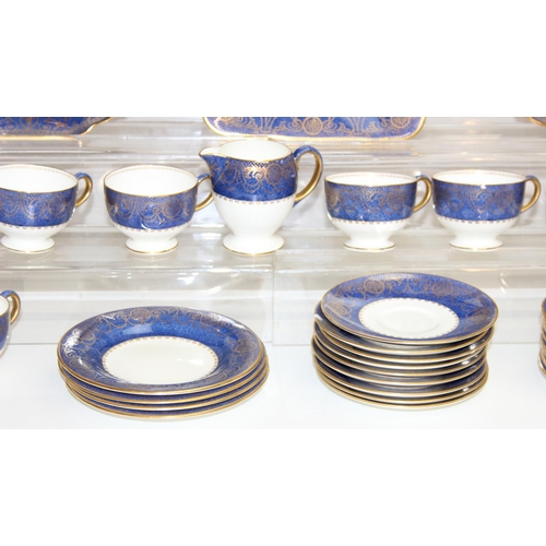 1717 - Wedgwood part tea set in blue and white with gilt decoration to incl cups, saucers, side plates etc