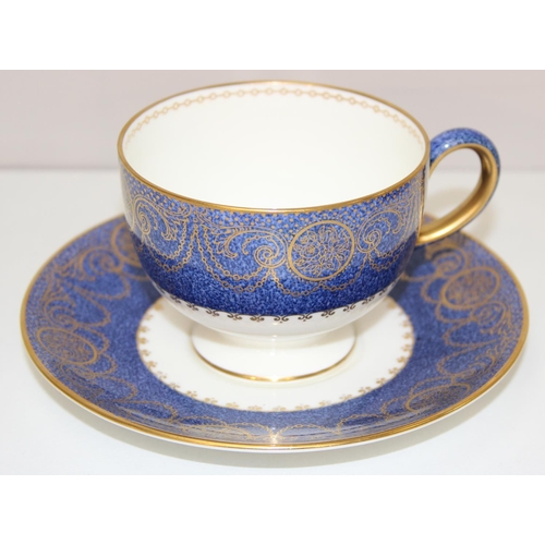 1717 - Wedgwood part tea set in blue and white with gilt decoration to incl cups, saucers, side plates etc