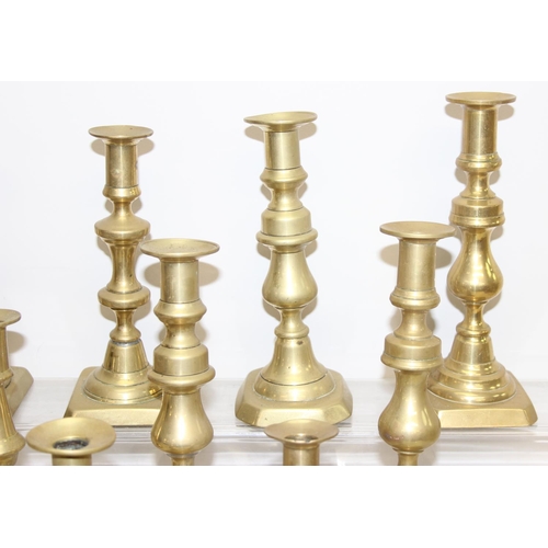 1718 - Qty of antique and vintage brass candle sticks of similar design, tallest approx 23cm