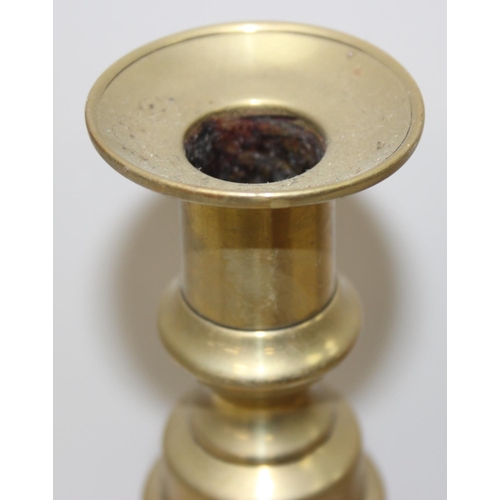 1718 - Qty of antique and vintage brass candle sticks of similar design, tallest approx 23cm