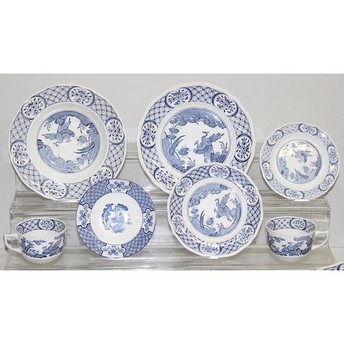 1723 - Qty of Old Chelsea pattern blue and white dinnerware items to incl dinner plates, side plates, bowls... 