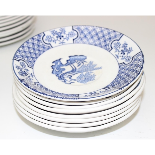 1723 - Qty of Old Chelsea pattern blue and white dinnerware items to incl dinner plates, side plates, bowls... 