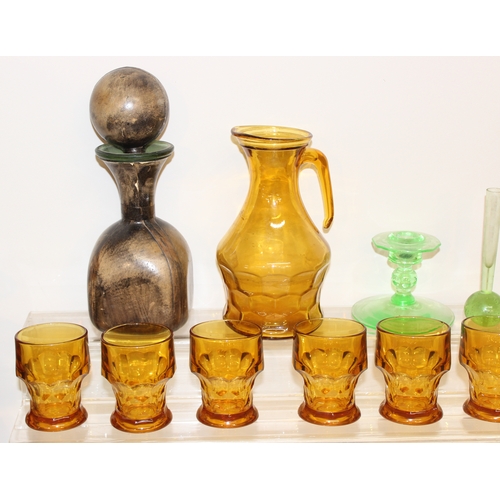 1706 - Qty of assorted retro coloured glass and other items to inc a lemonade set with 6 glasses and a uran... 