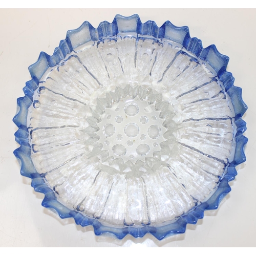 1554 - A retro Humppila Ulpukka of Finland glass serving bowl, unmarked, approx 26cm in diameter