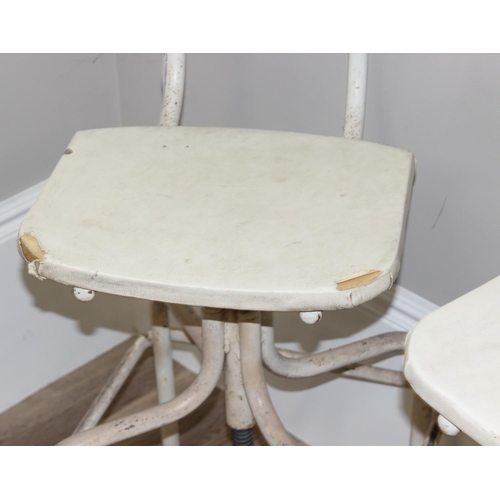 162 - Set of 4 Evertaut lab stools/chairs in white, approx. 105cm H