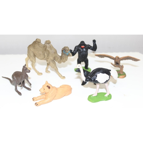 608 - A huge qty of assorted plastic toy zoo and wild animals, many Britains