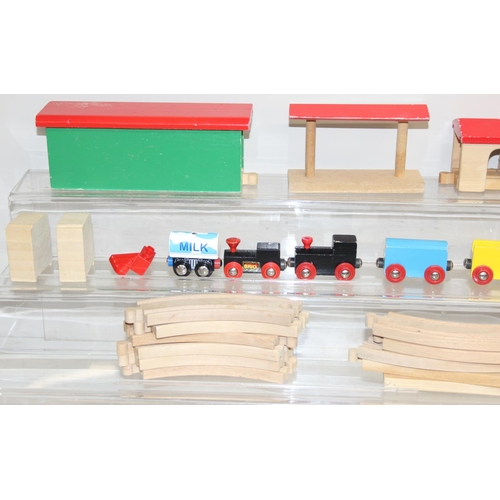 609 - Qty of assorted Brio to include track and trains etc