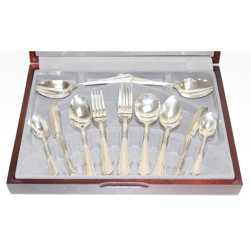 1045 - Canteen of Viners cutlery in the Dubarry Classic pattern, in wooden box