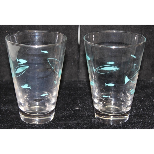 1571 - Mid century retro drinking glasses to incl a set of 8 Libbey Atomic Fish short stemmed glasses and 3... 