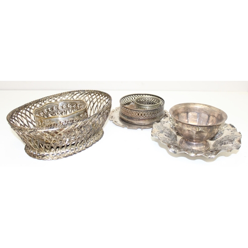 1052 - Early 20c hallmarked star cut based glass trinket pot with silver banded collar and lid with vacant ... 