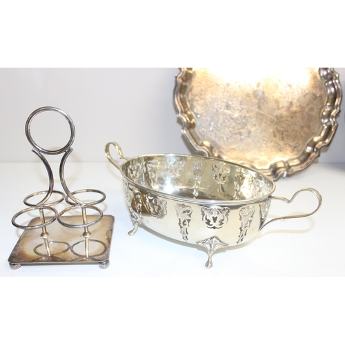 1052 - Early 20c hallmarked star cut based glass trinket pot with silver banded collar and lid with vacant ... 