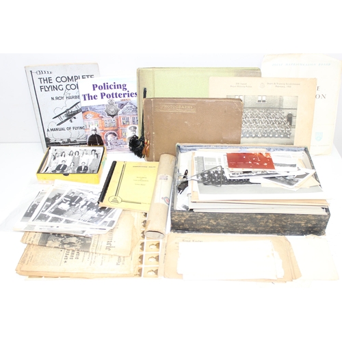 577 - A large qty of assorted cigarette cards, mainly in vintage Player's Cigarette & Wills packaging