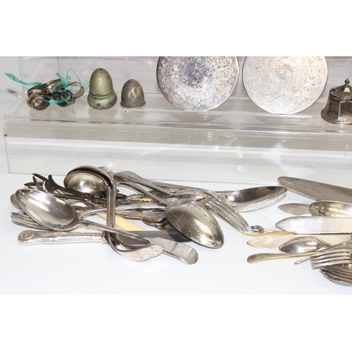 1048 - Qty of mixed silver-plated curios and some other metalware to incl flatware, bowls, photo frame etc,... 