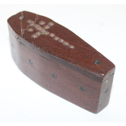 1413 - A rare WW2 period treen, small, coffin shaped snuff box with the cross of Loraine embedded with smal... 