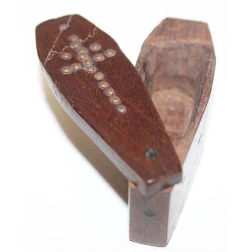 1413 - A rare WW2 period treen, small, coffin shaped snuff box with the cross of Loraine embedded with smal... 